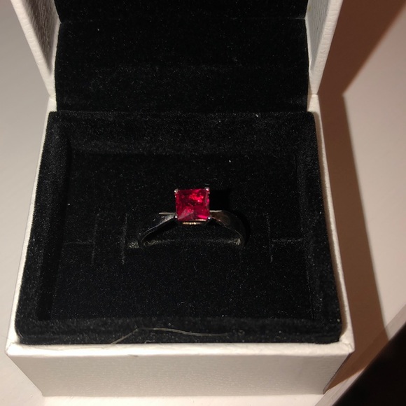 Red Stone Ring - Picture 3 of 3